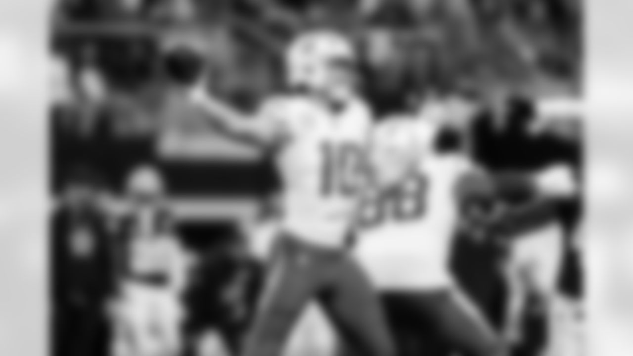 QB Justin Herbert (10)