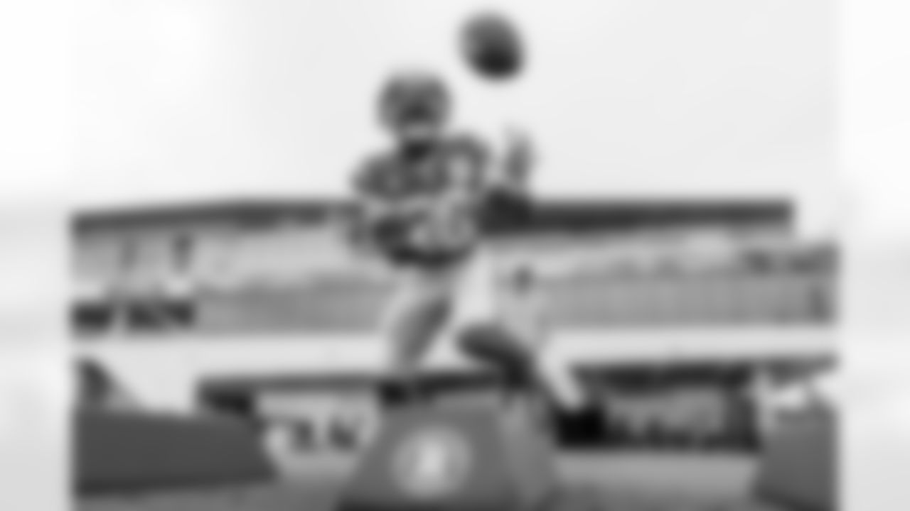 #50 | LB | Emany Johnson