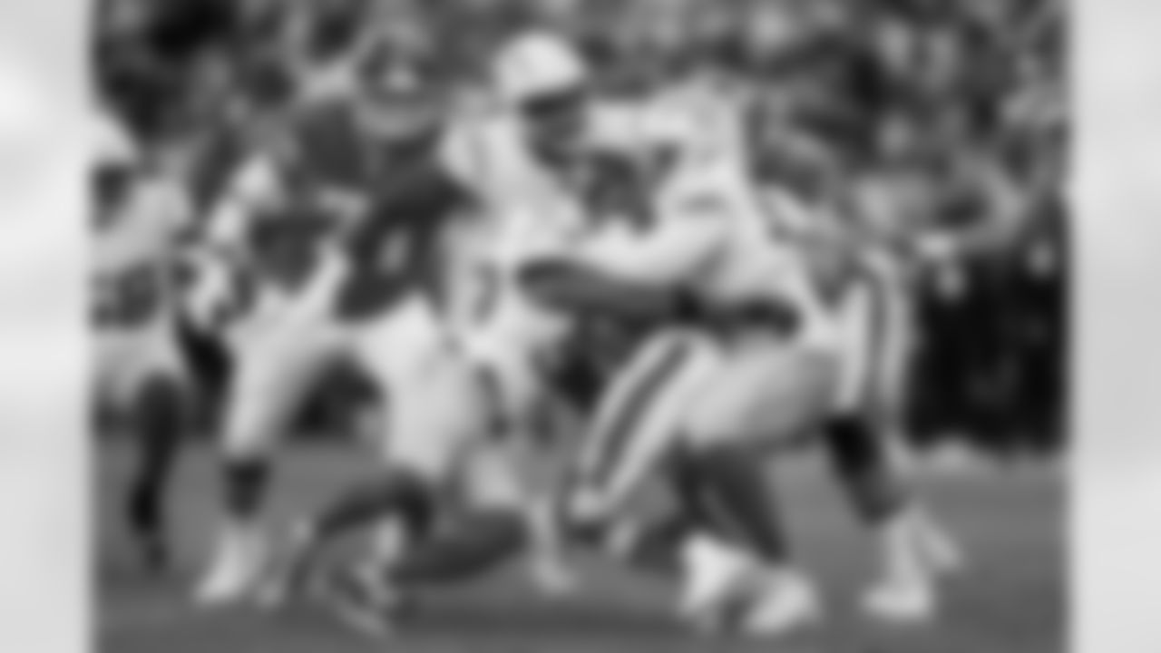 Check out the best shots from the Chargers Week 18 matchup against the Broncos!