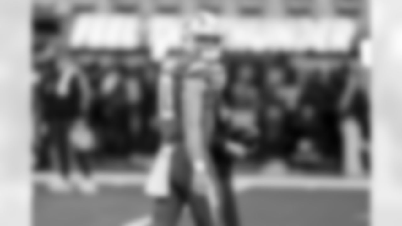 QB Justin Herbert (10)