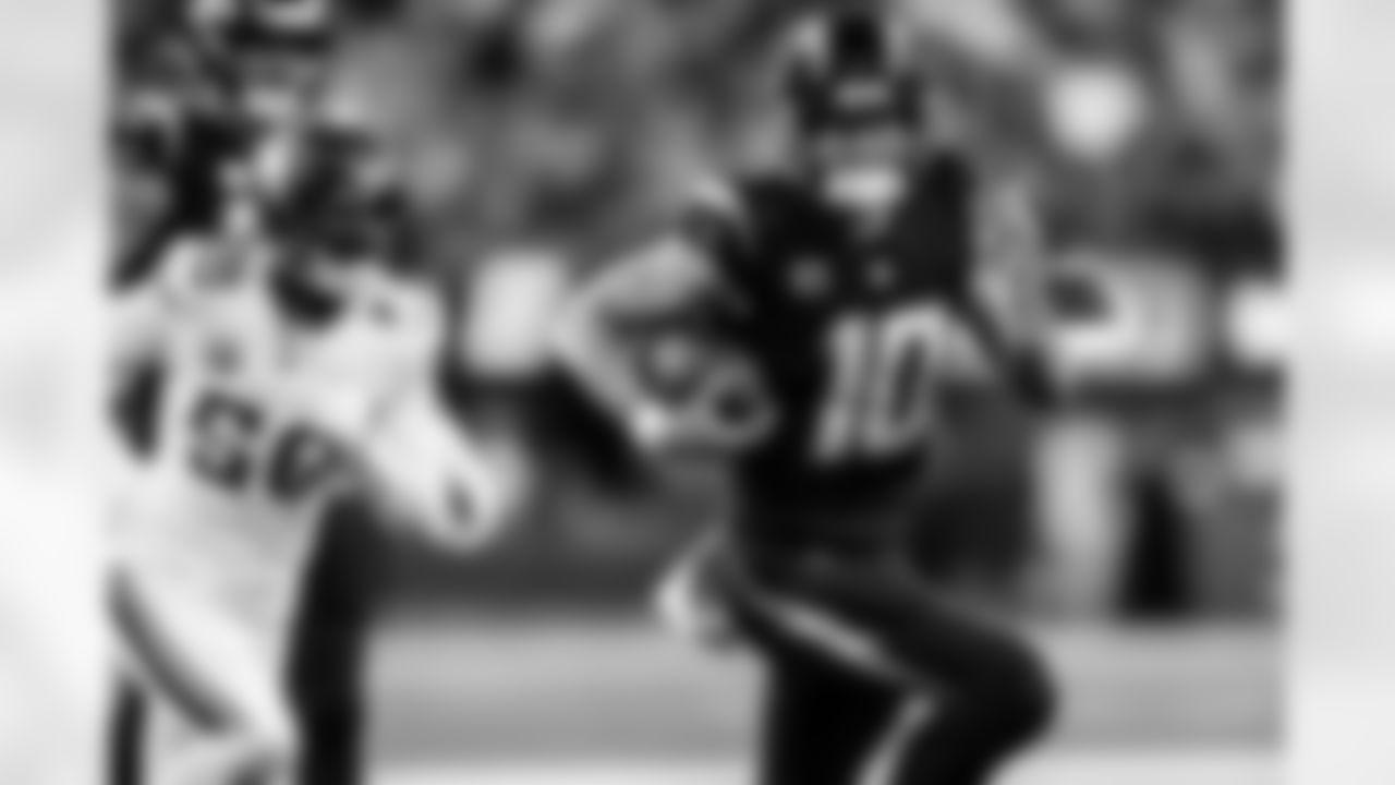 Check out the best shots from the Chargers Week 8 matchup against the Vikings!