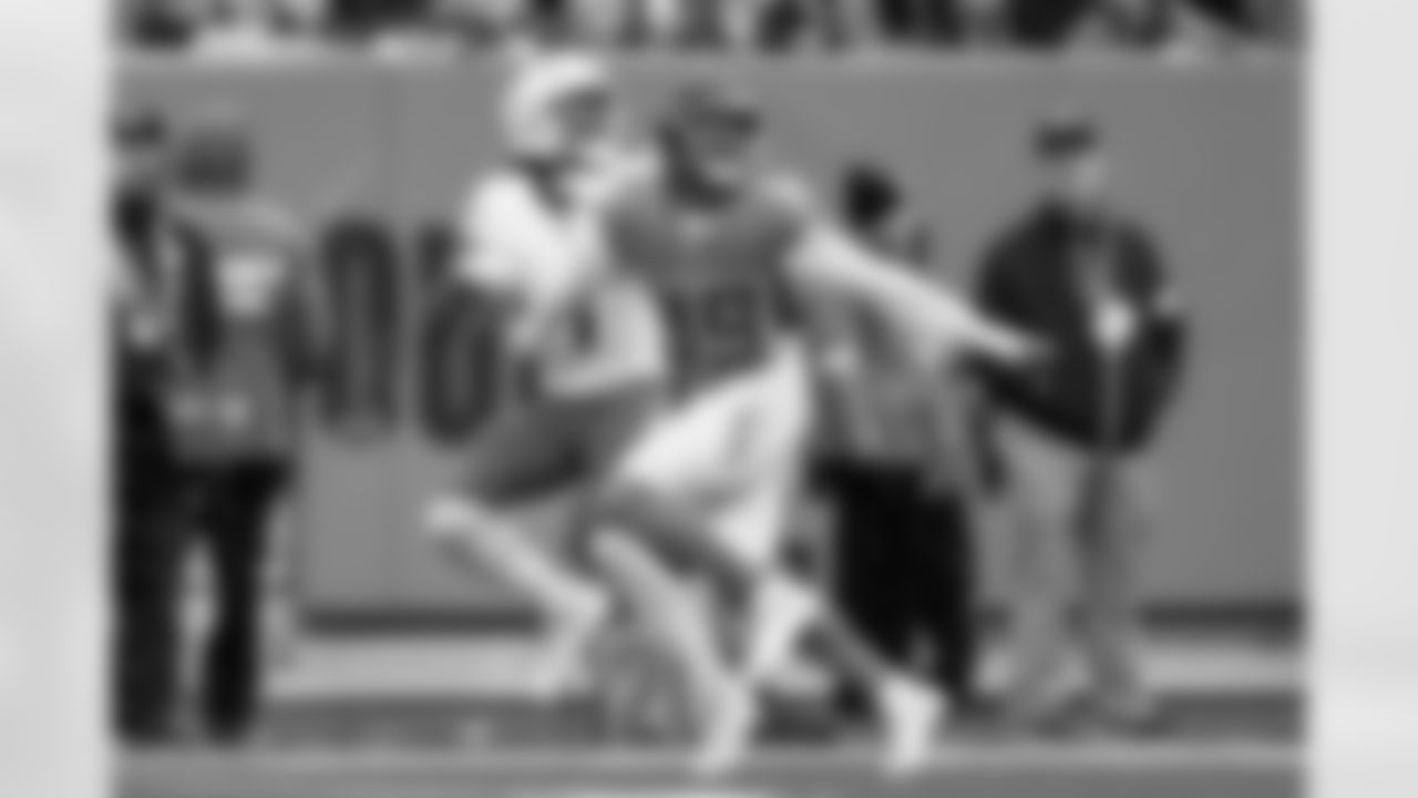 Check out the best shots from the Chargers Week 9 matchup against the Titans!