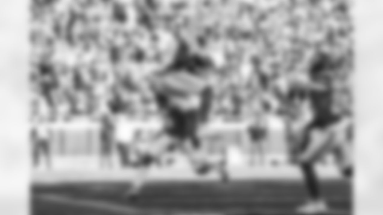 Check out the best shots from the Chargers Week 15 matchup against the Chiefs!