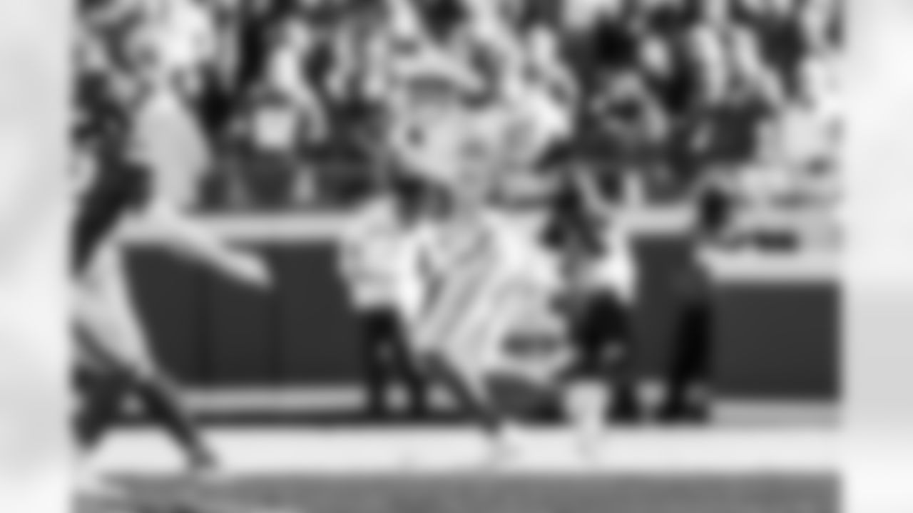 QB Justin Herbert (10)