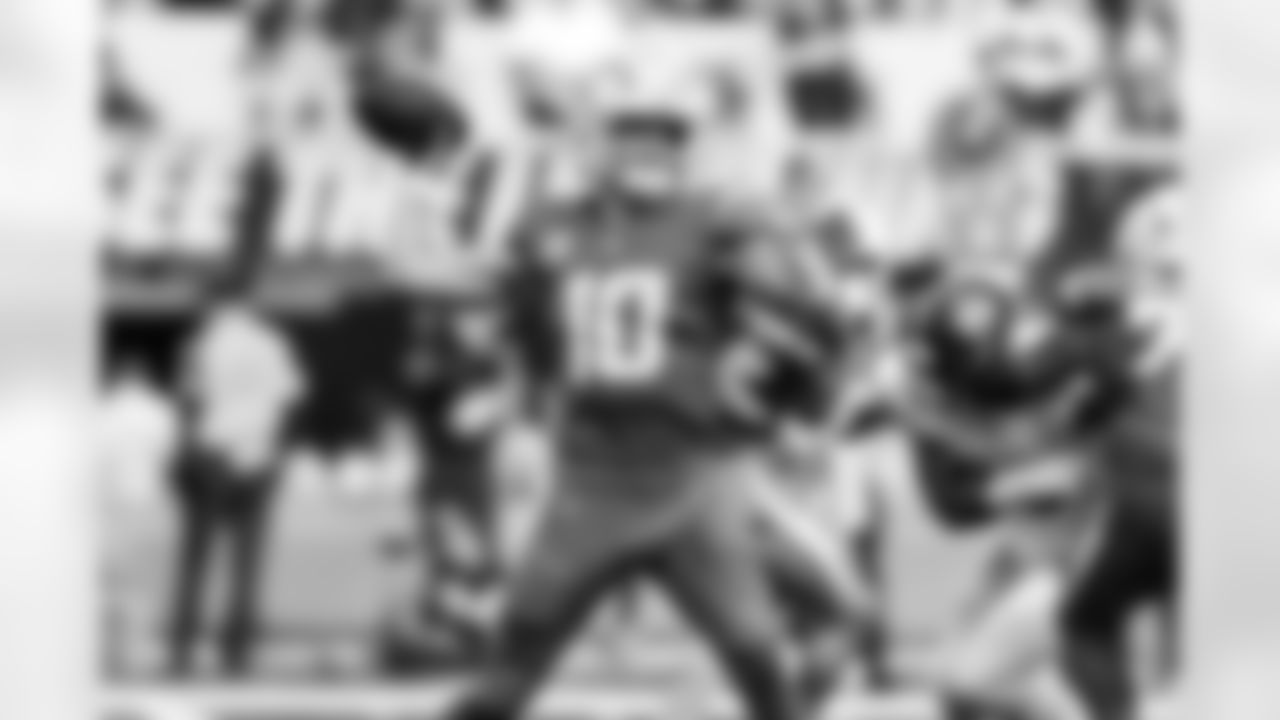 QB Justin Herbert (10)