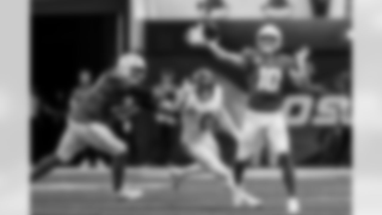 Take a look back at the best photos of Justin Herbert's 2025 campaign.