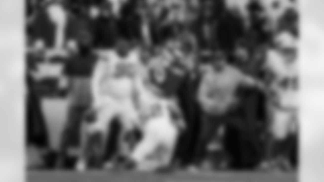 Check out the best shots from the Chargers Week 15 matchup against the Chiefs!