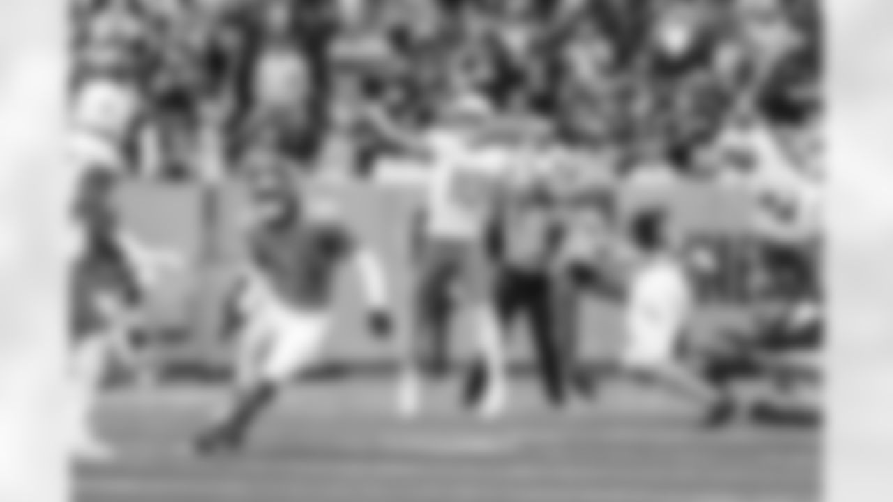 QB Justin Herbert (10)