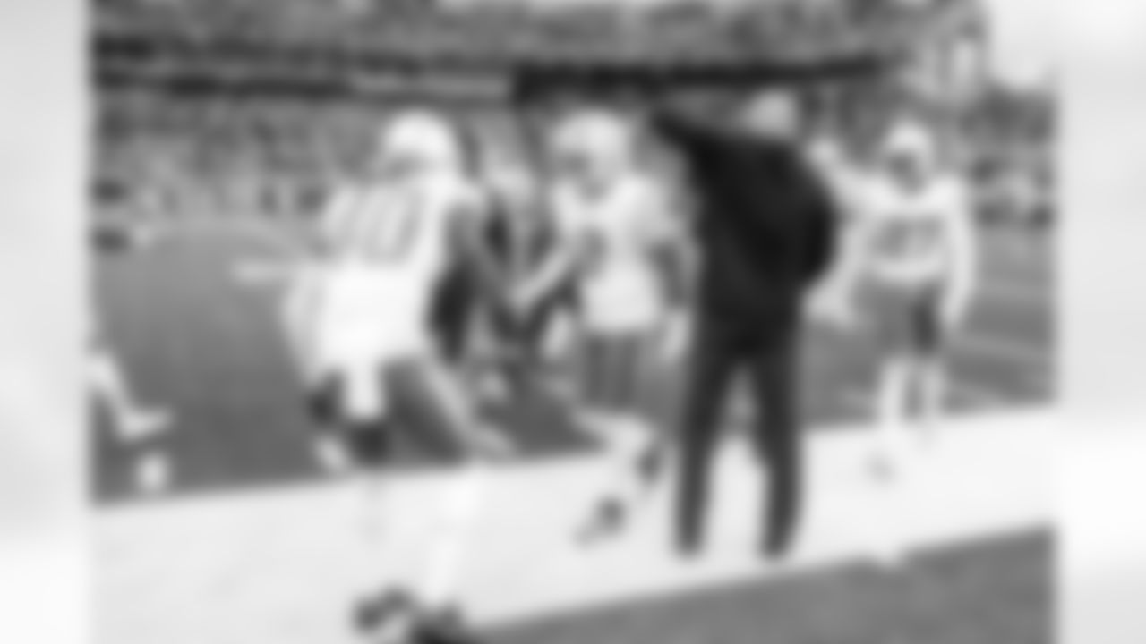 S Kendall Williamson (40) and DB Elijah Molden (2)