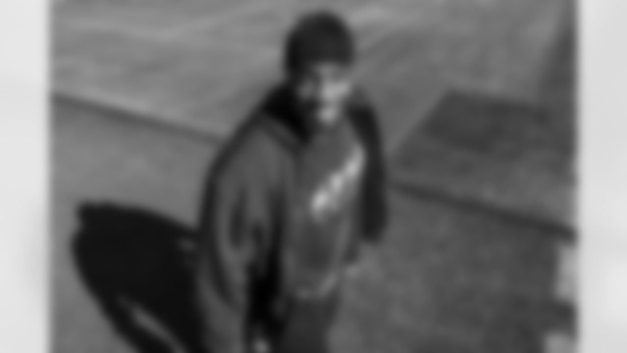 Los Angeles Chargers OLB Odafe Oweh (98) travels to New England on Friday, Jan. 9, 2025 for the Wild Card matchup against the New England Patriots.