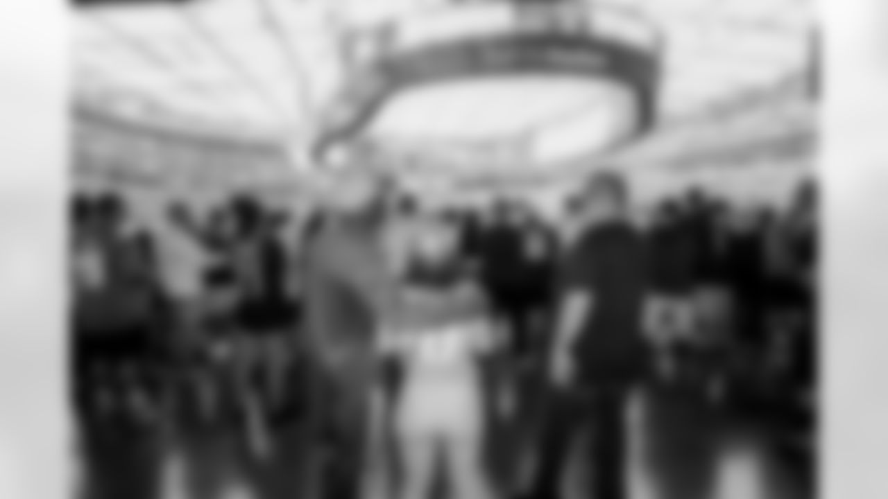 The Los Angeles Chargers play the Washington Commanders on Sunday, October 5, 2025 at SoFi Stadium in Inglewood, CA.
[FINAL SCORE: WAS 27 - LAC 10]