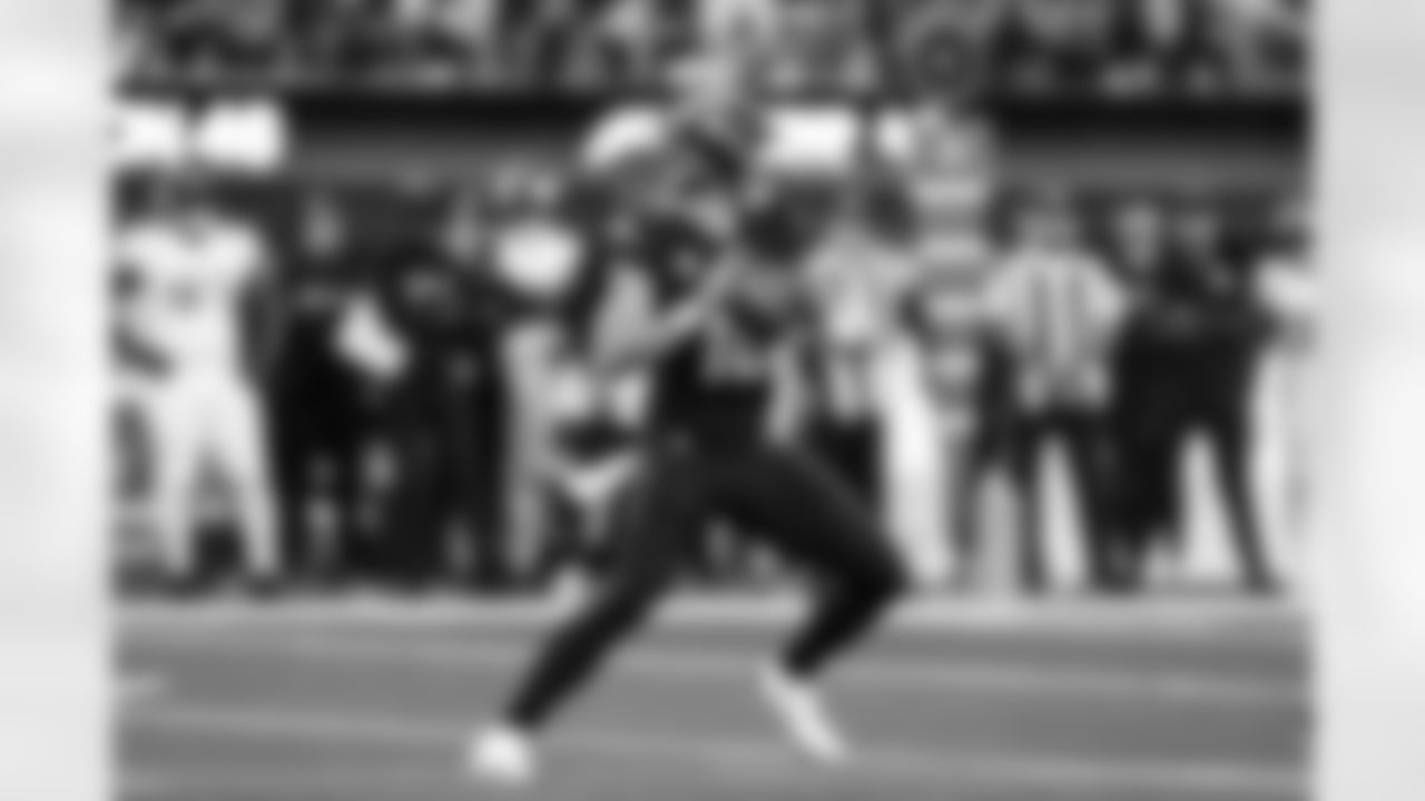 QB Justin Herbert (10)