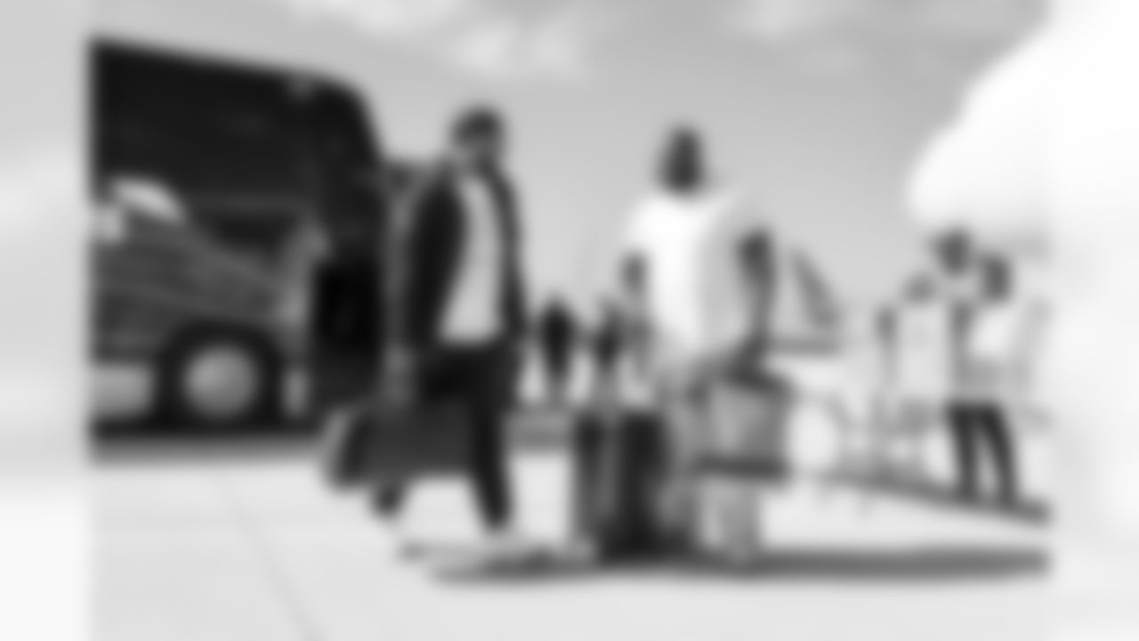 OLB Tuli Tuipulotu (45) and DL Teair Tart (90)