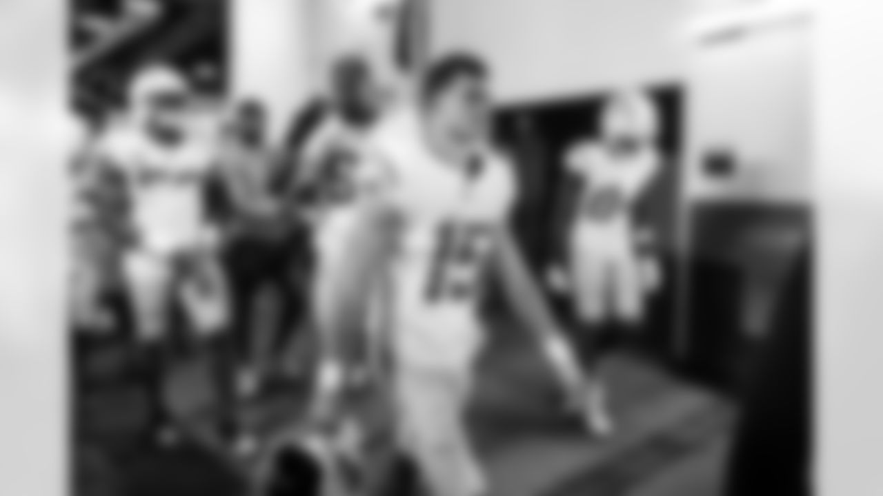 DL Justin Eboigbe (92) and WR Ladd McConkey (15)