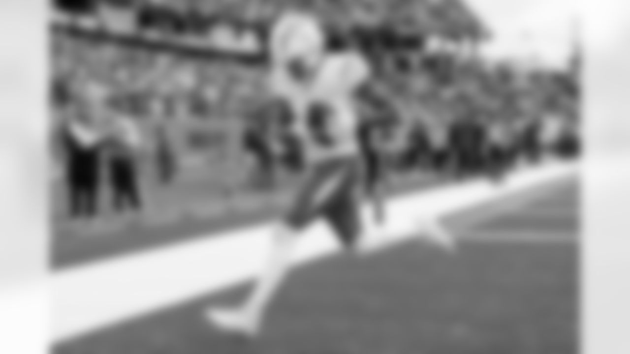 Check out the best shots from the Chargers Week 9 matchup against the Titans!