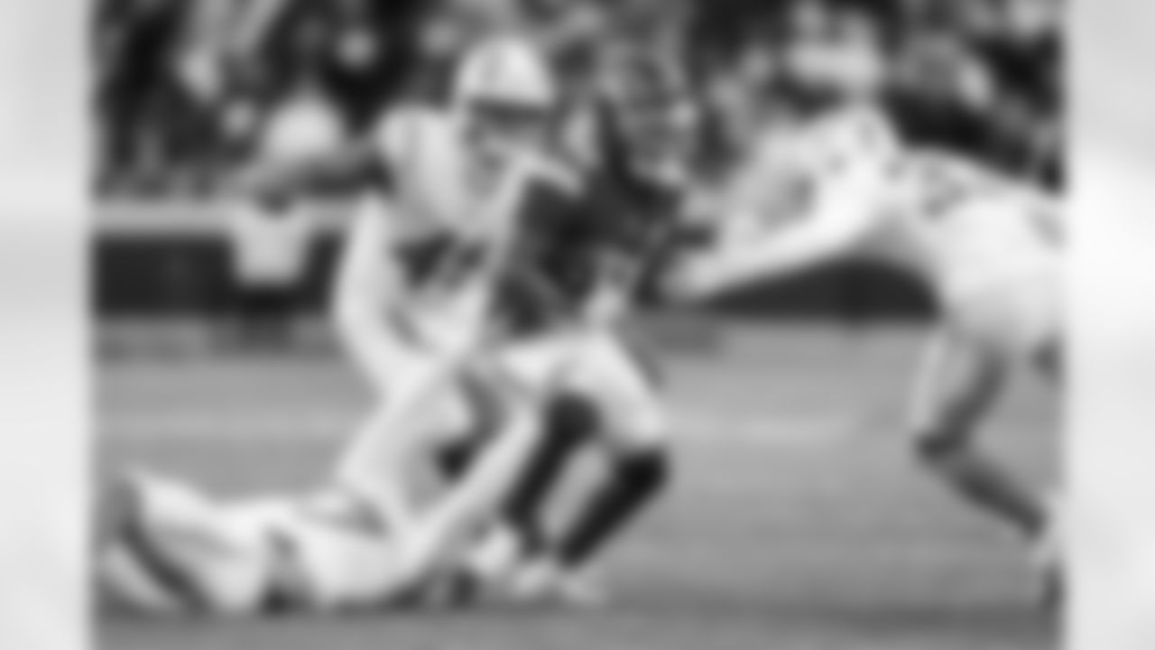 OLB Tuli Tuipulotu (45) and DB Deane Leonard (33)