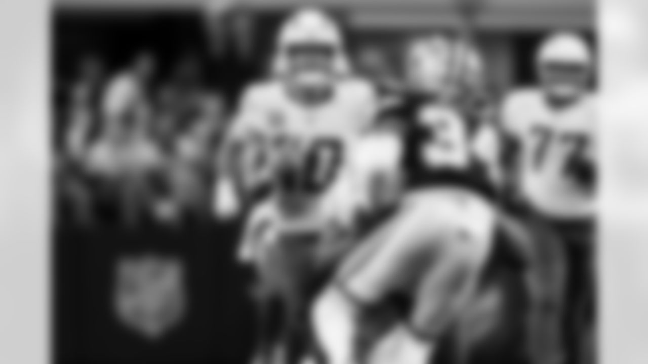 Take a look back at the best photos of Justin Herbert's 2025 campaign.