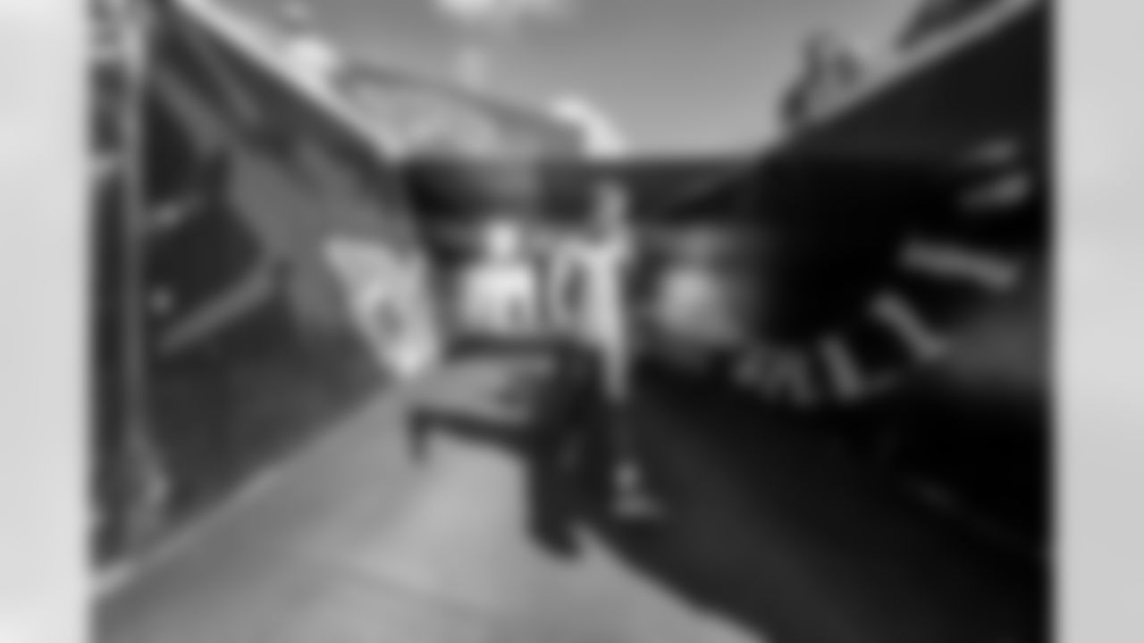 DB Elijah Molden (2)