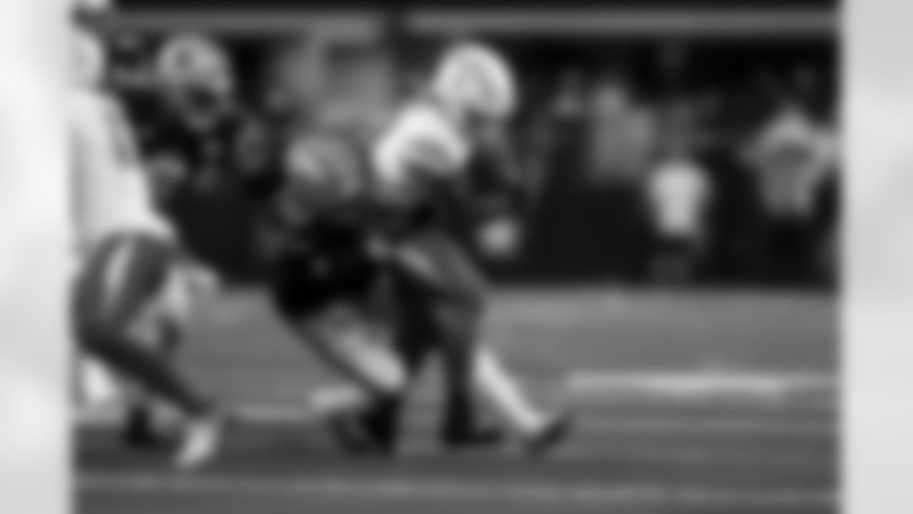 RB Omarion Hampton (8)