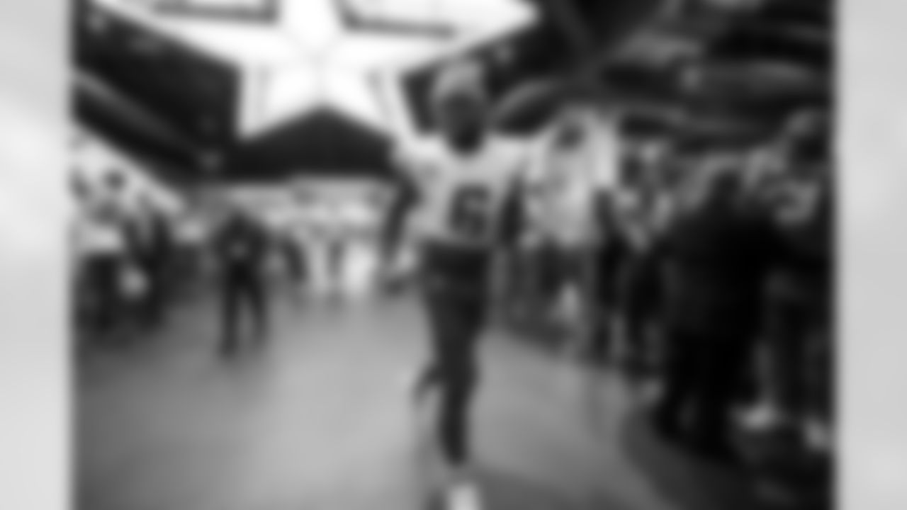 LB Denzel Perryman (6)