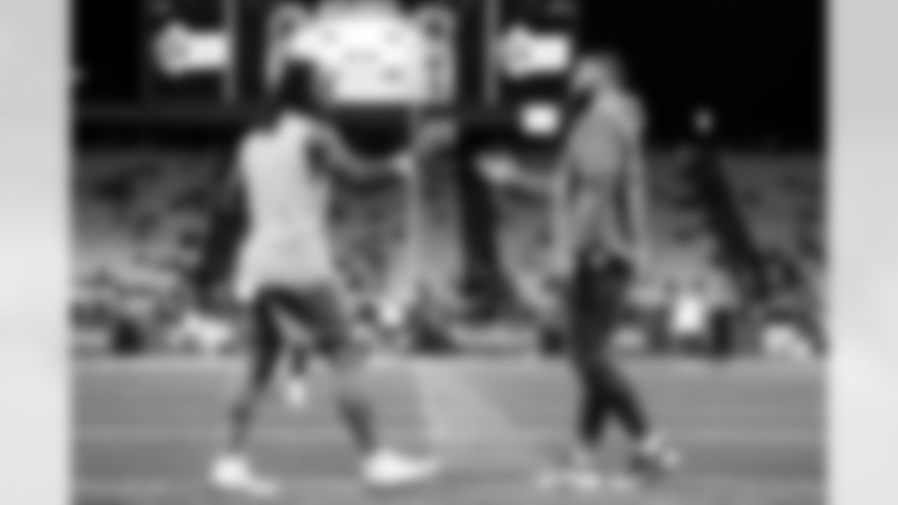 RB Najee Harris (22) and TE Tyler Conklin (83)