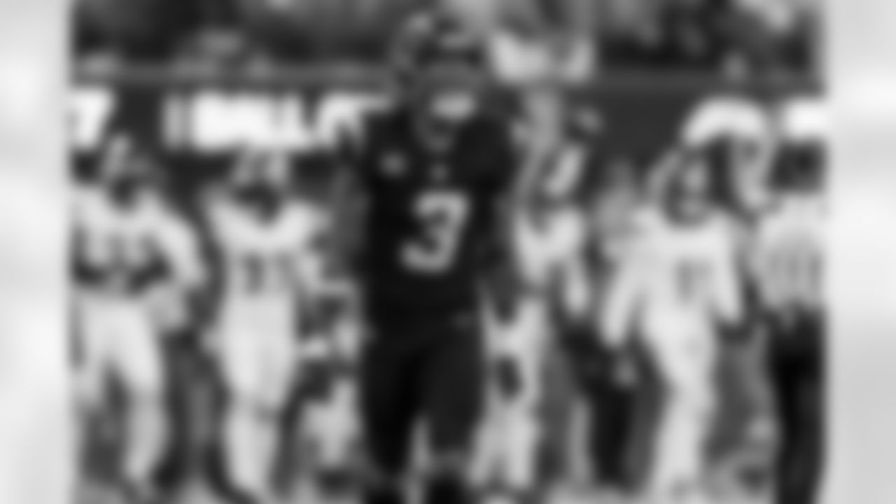 Check out the best shots from the Chargers Week 17 matchup against the Texans!