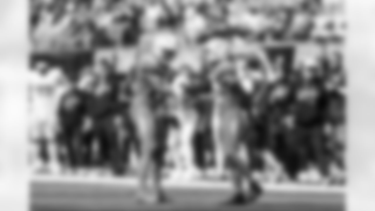 S Derwin James Jr. (3) and S Alohi Gilman (32)