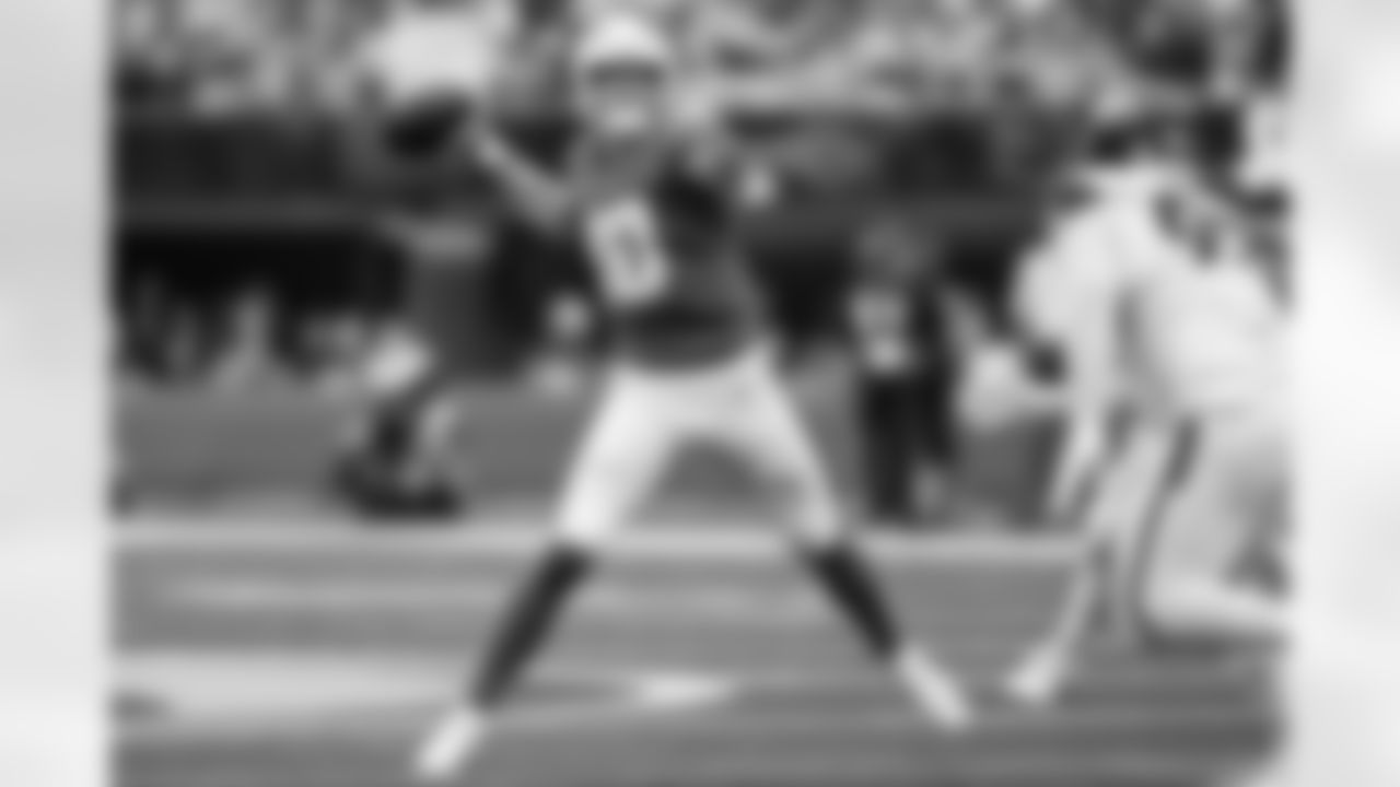 Take a look back at the best photos of Justin Herbert's 2025 campaign.