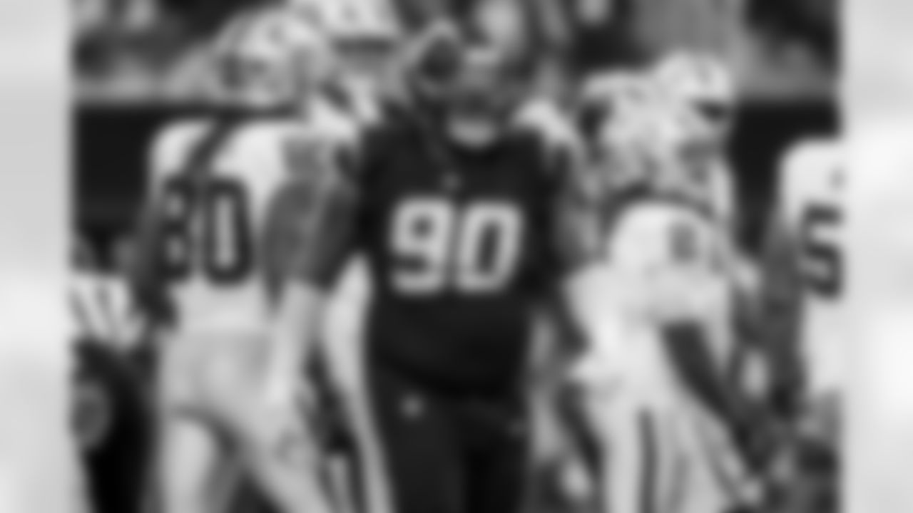 The Los Angeles Chargers agreed to terms on a multi-year contract extension with defensive lineman Teair Tart