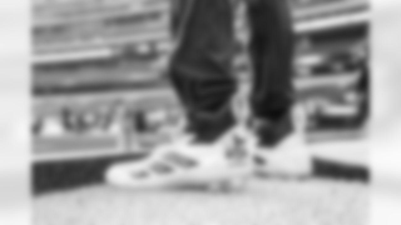 WR Ladd McConkey (15)