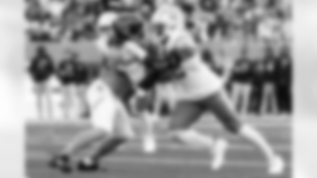 Check out the best shots from the Chargers Week 9 matchup against the Titans!