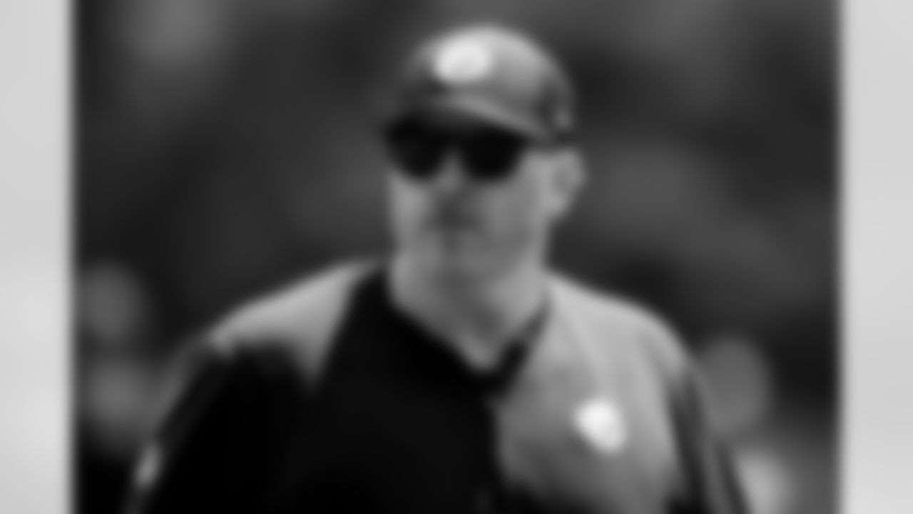 Pittsburgh Steelers offensive coordinator Arthur Smith watches the team's NFL mini-camp football practice in Pittsburgh, Tuesday, June 11, 2024. (AP Photo/Gene J. Puskar)