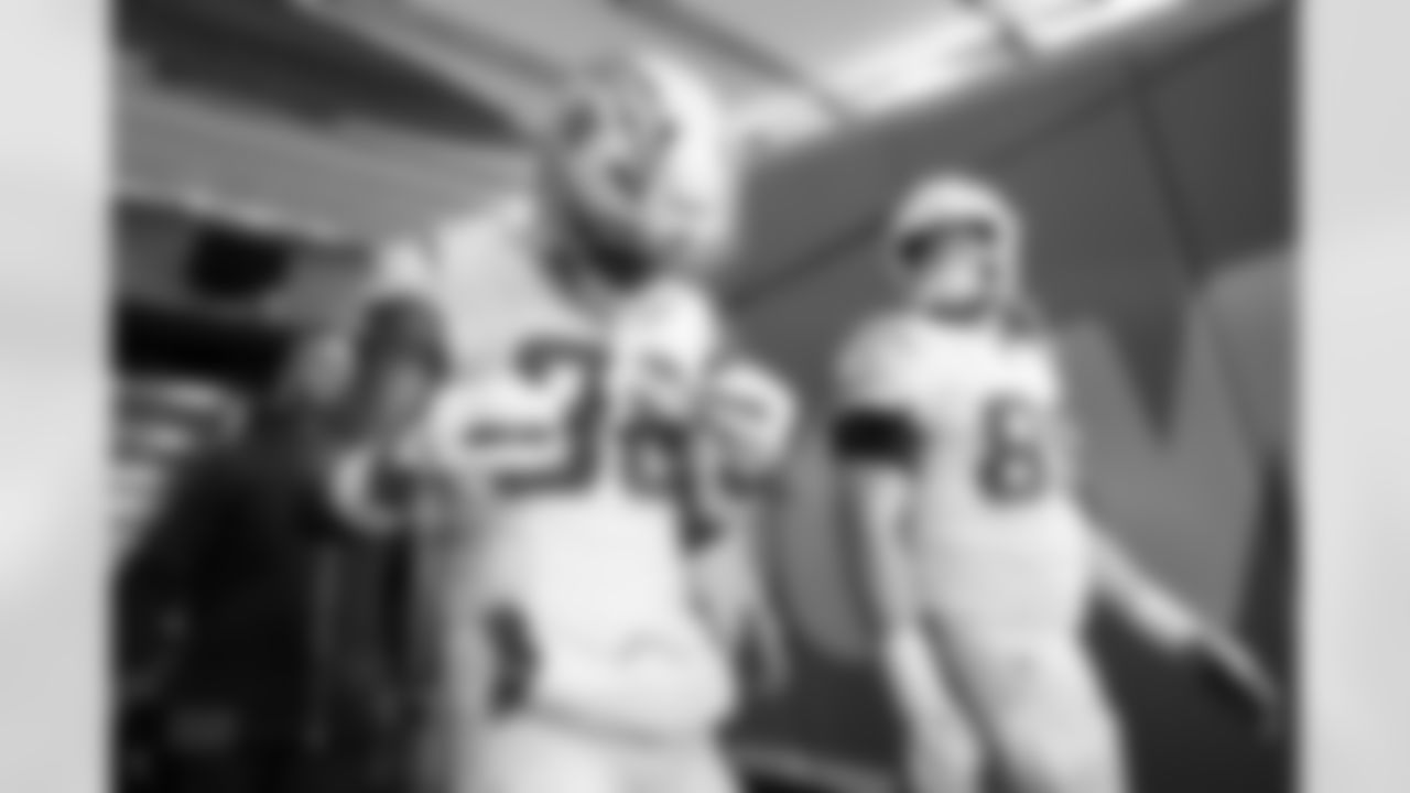 TE Oronde Gadsden (86) and TE Will Dissly (89)