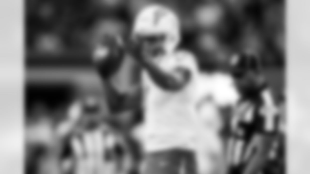 Check out the best shots from the Chargers Week 16 matchup against the Cowboys!