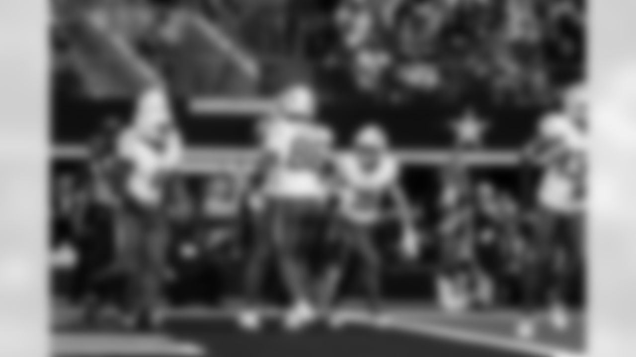 TE Oronde Gadsden (86) and WR Ladd McConkey (15)