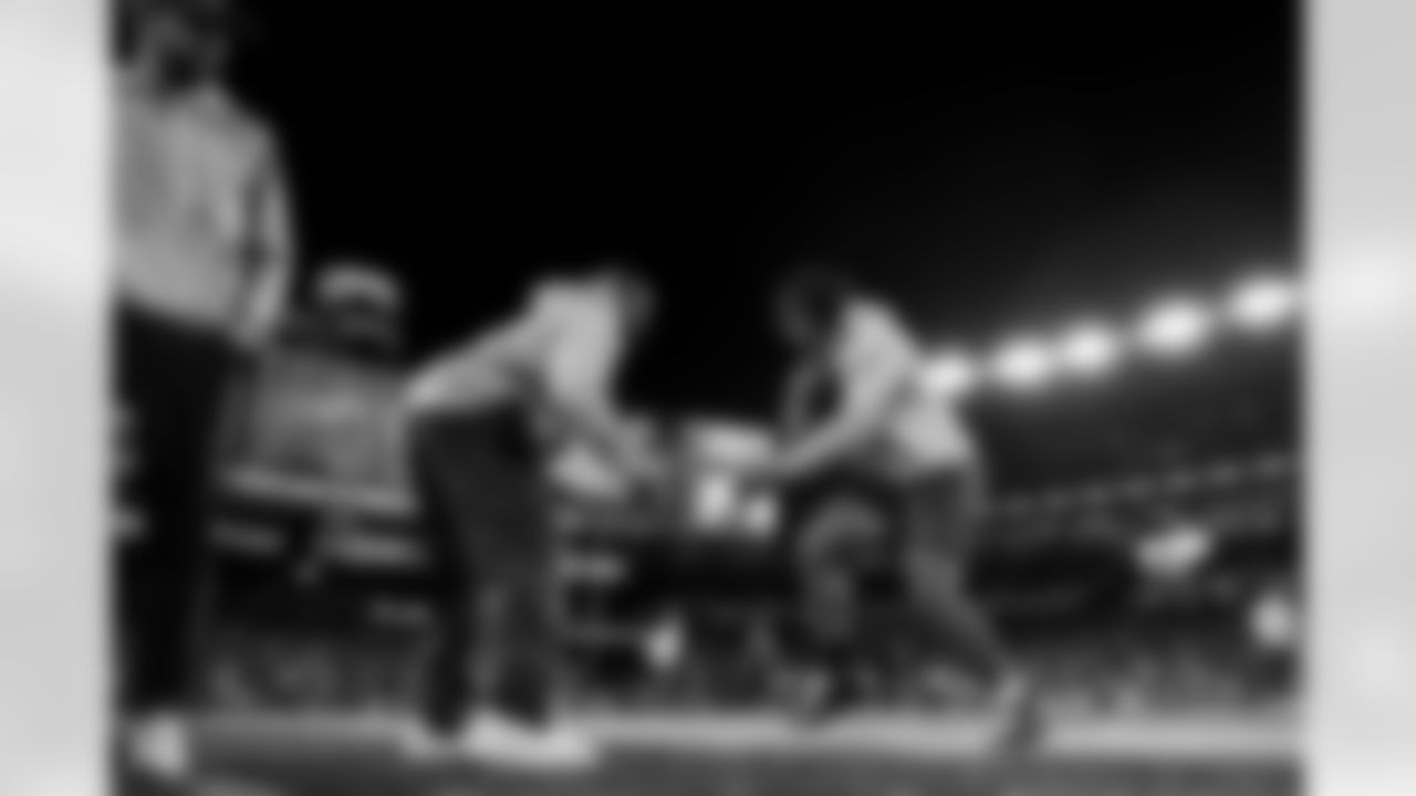 RB Omarion Hampton (8)