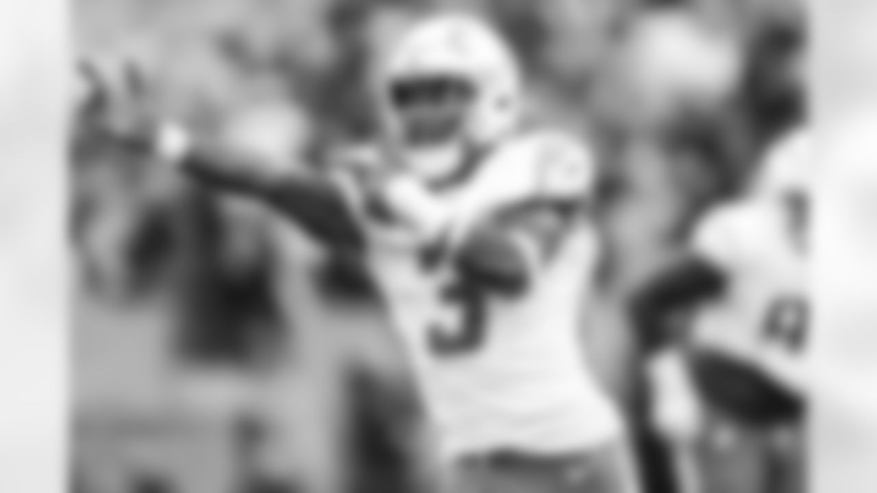 S Derwin James Jr. (3)