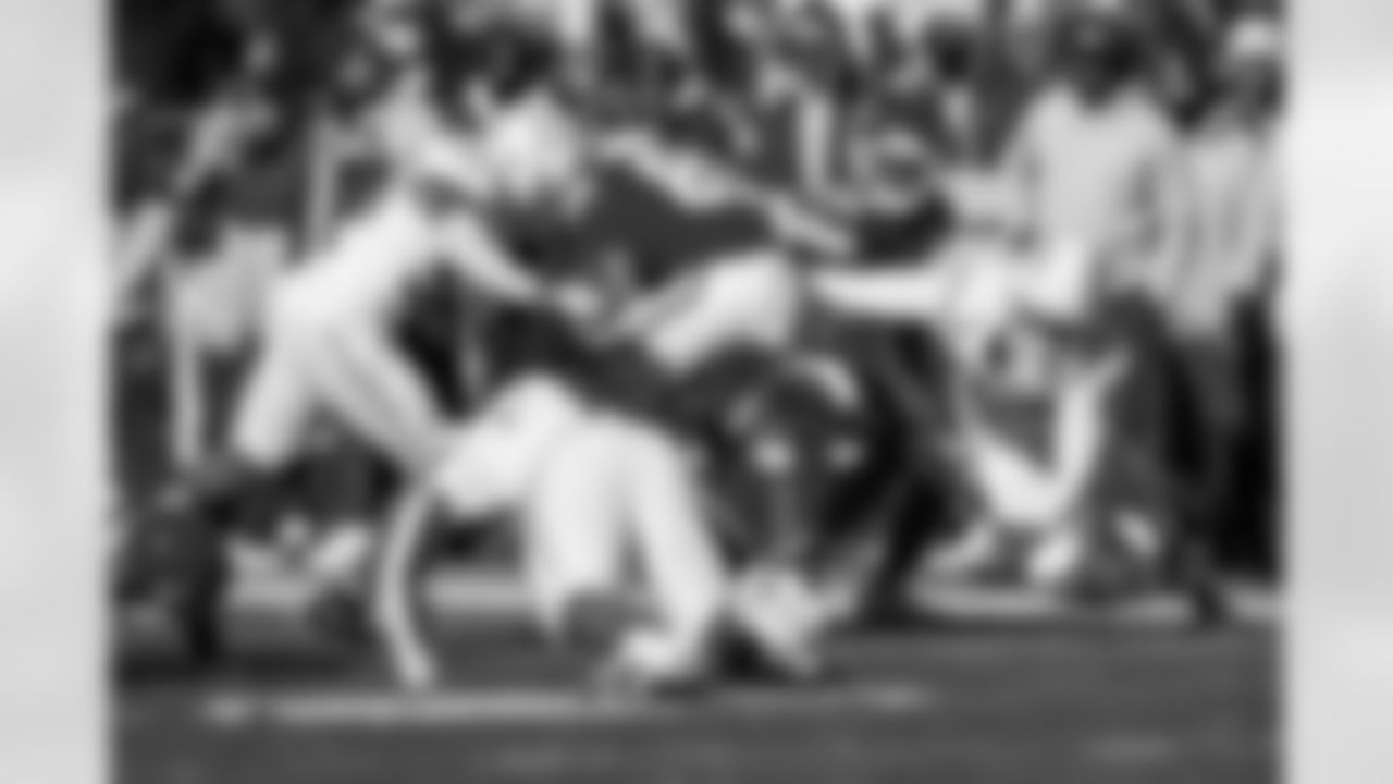 Check out the best shots from the Chargers Week 15 matchup against the Chiefs!