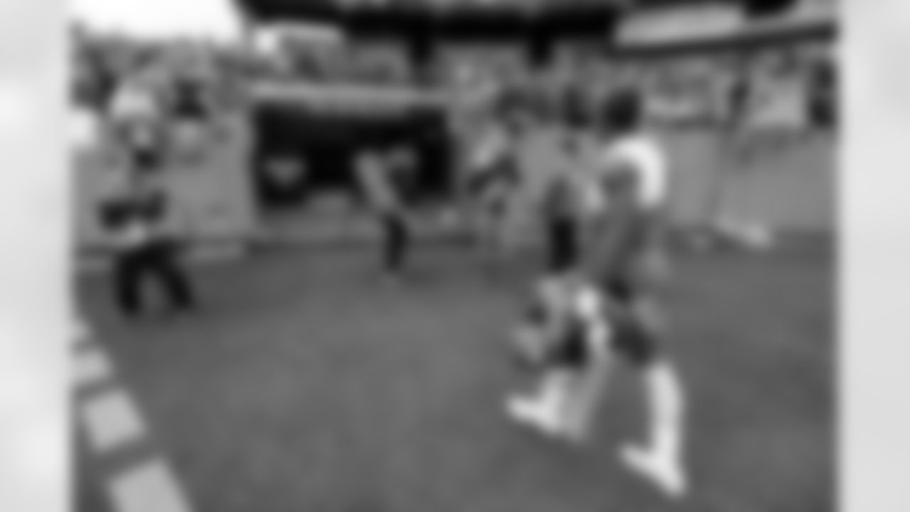 Check out the best shots from the Chargers Week 9 matchup against the Titans!