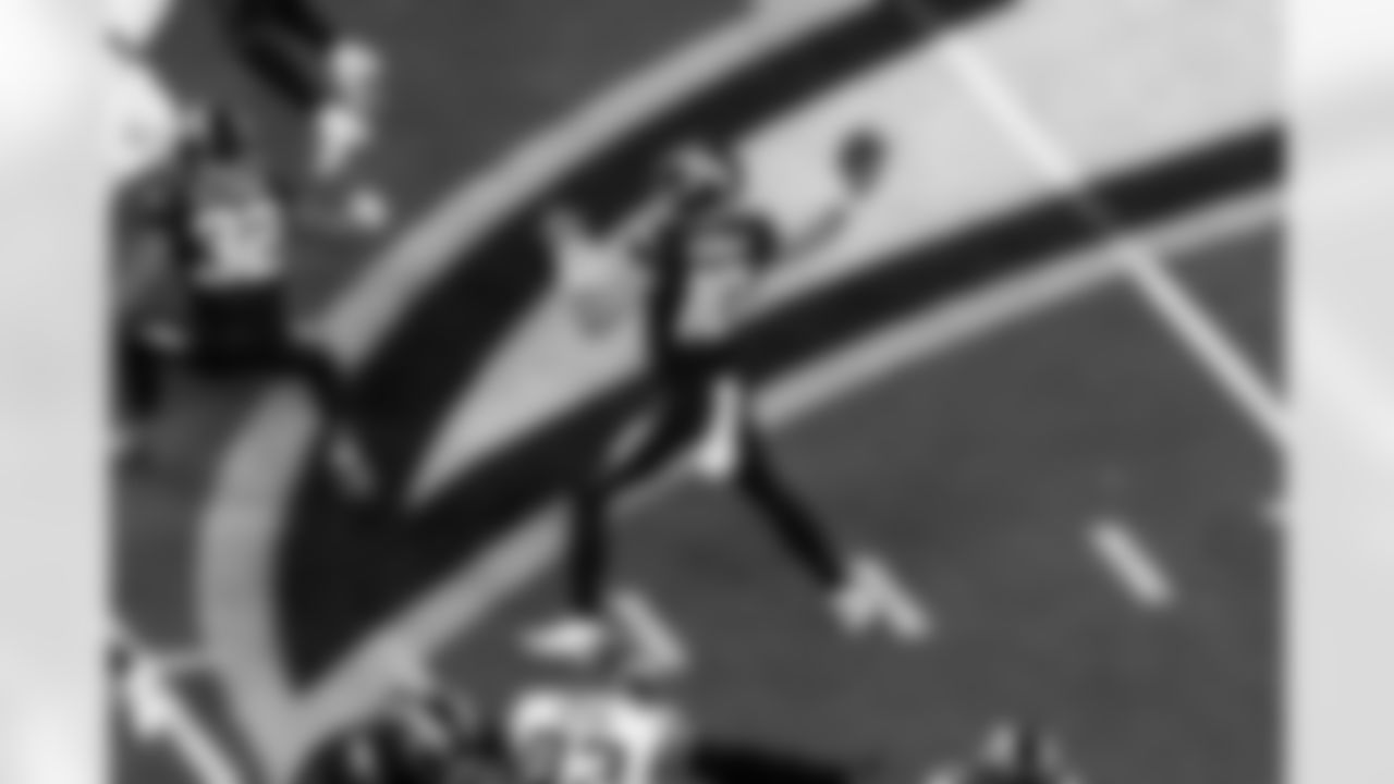 Take a look back at the best photos of Justin Herbert's 2025 campaign.