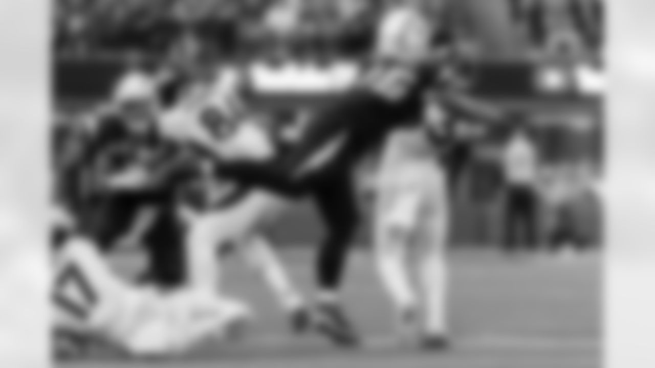 The Los Angeles Chargers play the Denver Broncos on Sunday, December 10, 2023 at SoFi Stadium in Inglewood, CA.
[FINAL SCORE: DEN 24 - LAC 7]