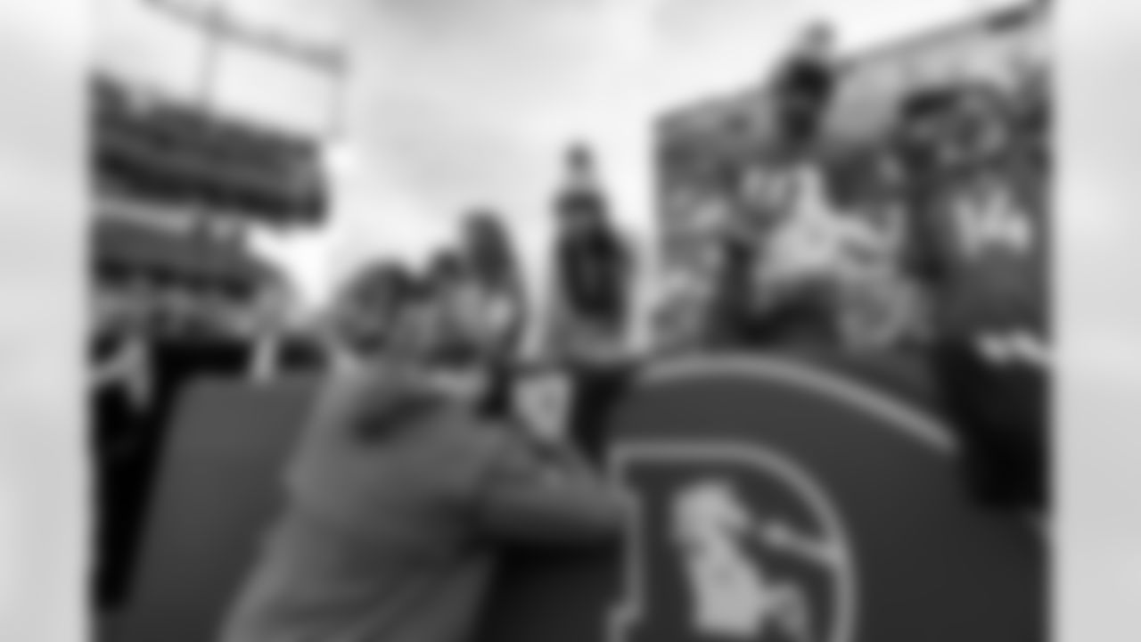 Check out the best shots from the Chargers Week 18 matchup against the Broncos!