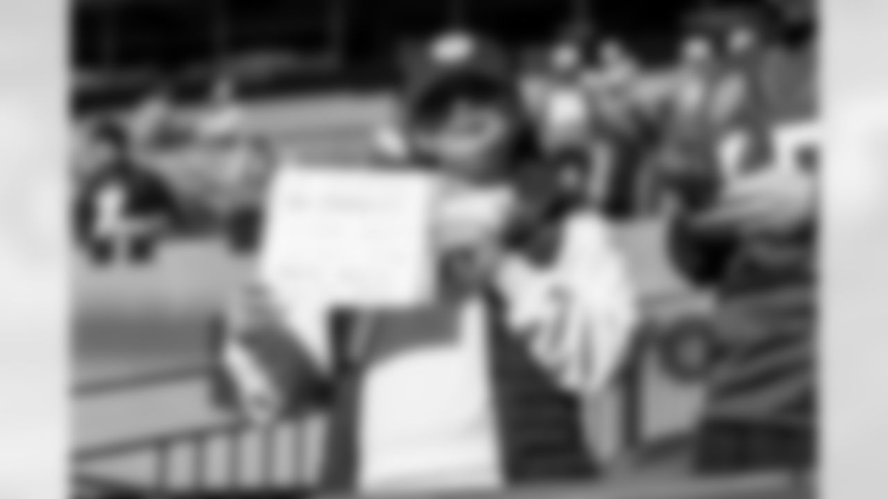 Check out the best shots from the Chargers Week 18 matchup against the Broncos!