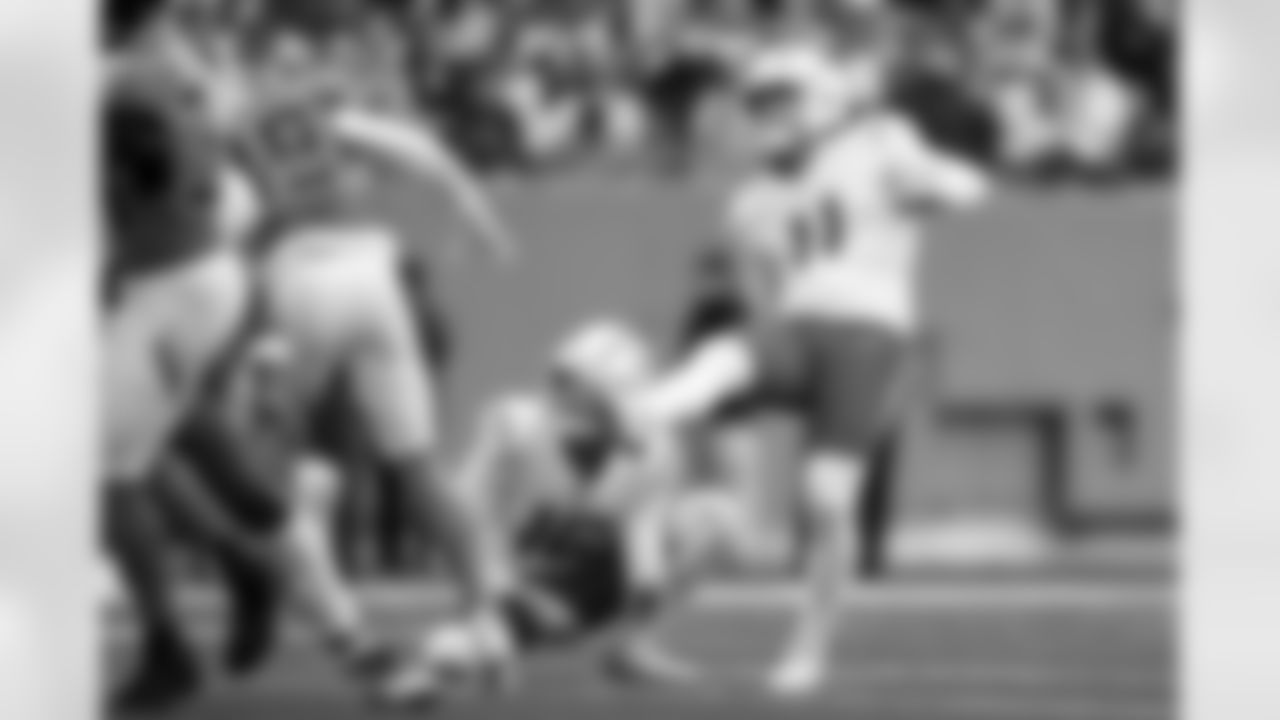 Check out the best shots from the Chargers Week 9 matchup against the Titans!