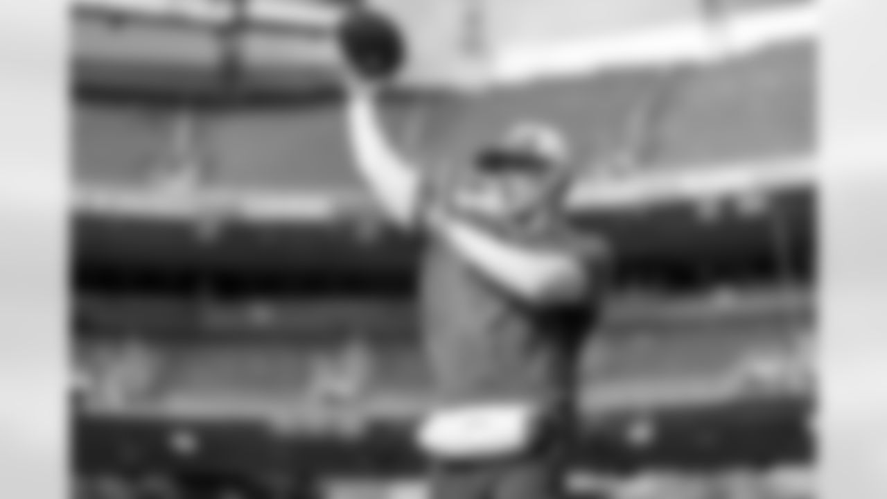 The Los Angeles Chargers play the Denver Broncos on Sunday, December 31, 2023 at Empower Field at Mile High in Denver, CO.
[FINAL SCORE: DEN 16 - LAC 9]