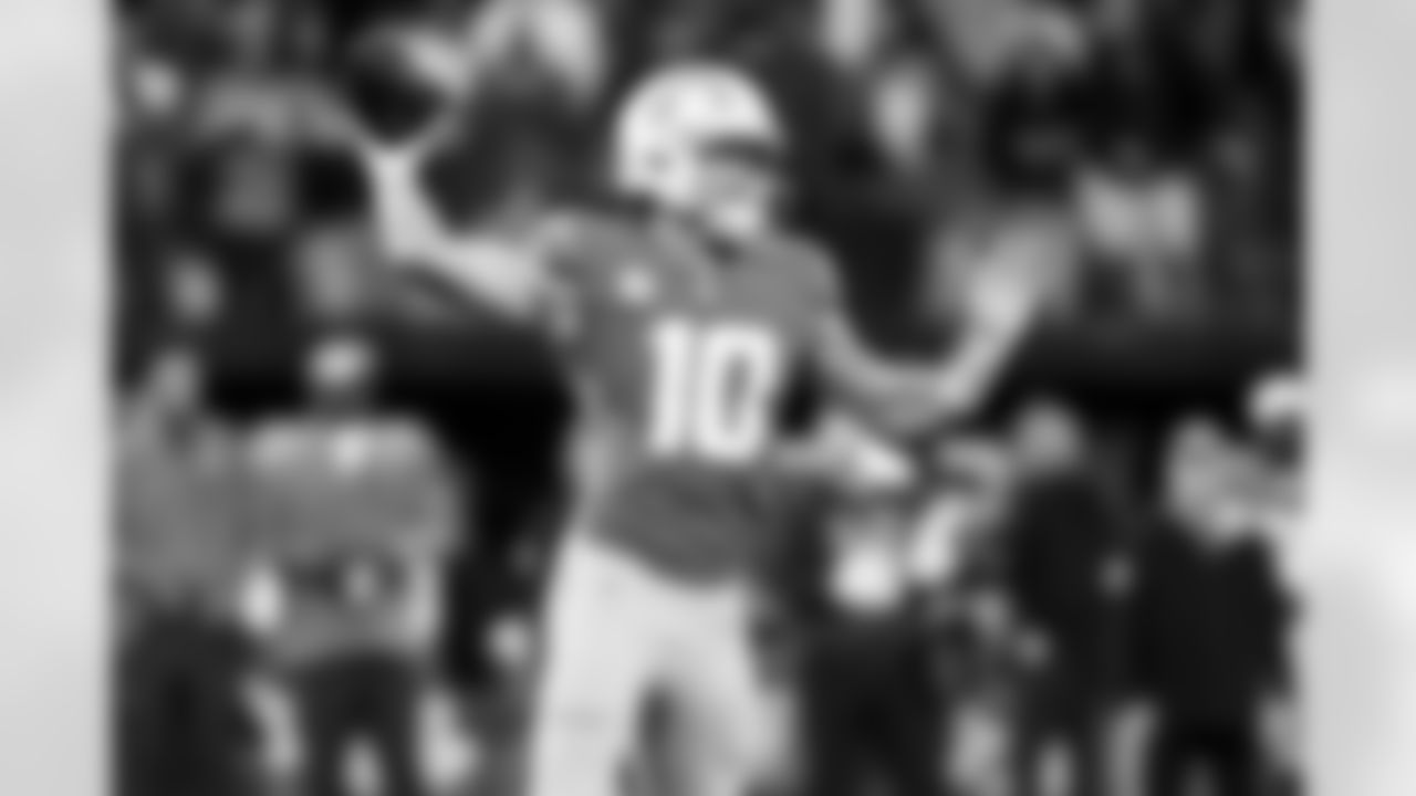 QB Justin Herbert (10)