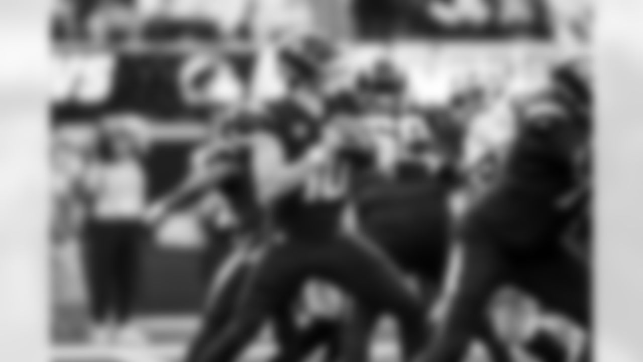 QB Justin Herbert (10)