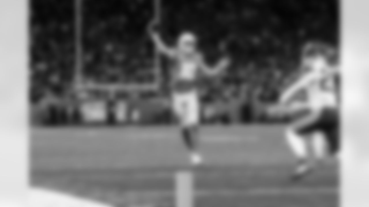 QB Justin Herbert (10)