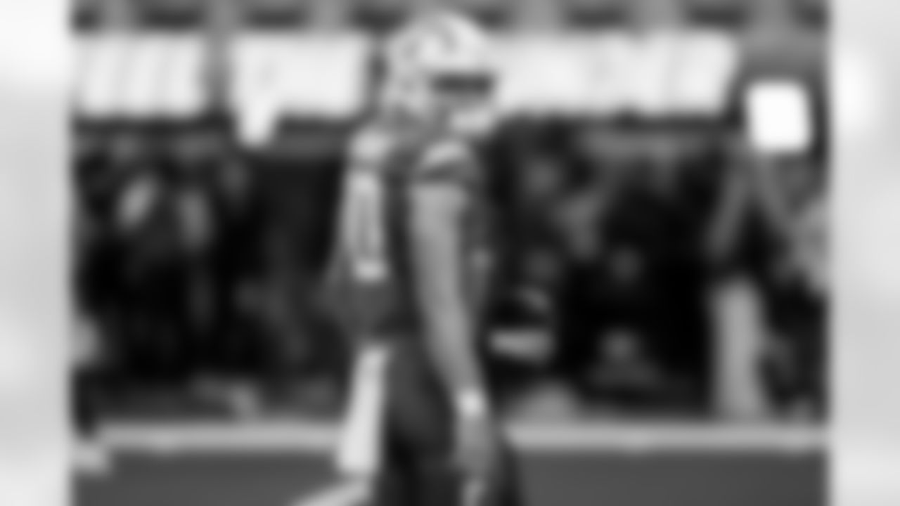 Take a look back at the best photos of Justin Herbert's 2025 campaign.