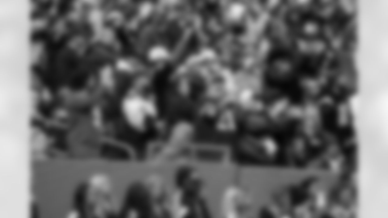 Check out the best shots from the Chargers Week 9 matchup against the Titans!